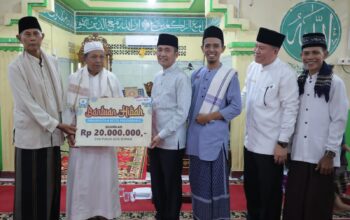Ratu Dewa Puji Pengurus Masjid Al Fatah Sediakan Kas Bagi Anak Yatim Piatu