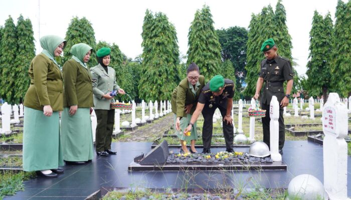Peringati HUT Ke-73 Penerangan TNI AD, Pendam II/Swj Ziarah di TMP Siguntang