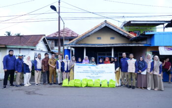 Peduli, PLN Indonesia Power Bagikan Ratusan Paket Sembako ke Warga Sekitar