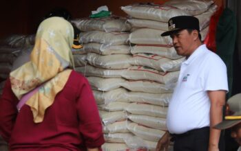 Jelang Ramadhan, Pj Bupati Nukman Monitoring Pasar Pastikan Stock Sembako Stabil