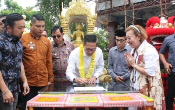 Perayaan Cap Go Meh di Kota Palembang, Ratu Dewa Letakan Batu Pertama Pembangunan Musholla di Vihara Sembilan Bidadari