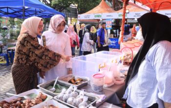 Ketua Dekranasda Provinsi Lampung Kunjungi Festival Pasar Takjil