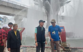 Pj Walikota Palembang Pastikan Area Bundaran Air Mancur Hingga Trotoar Ampera Bersih Untuk Sholat Idul Fitri 1445 H Besok