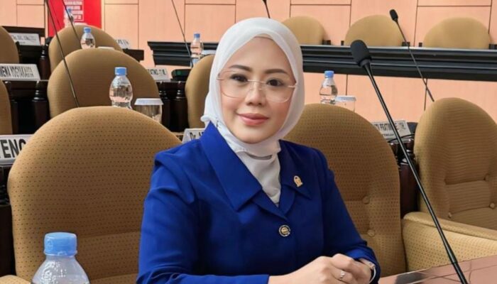 Teh Aanya Heran Komeng Menginterupsi Keputusan yang Dibuat Sendiri