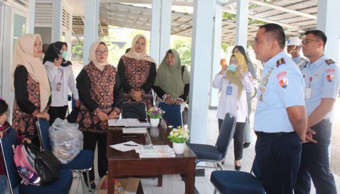 Sukseskan Program Pemerintah, Danlanud SMH Tinjau Pelayanan Kesehatan Bagi Warga Masyarakat di Sikes Lanud SMH