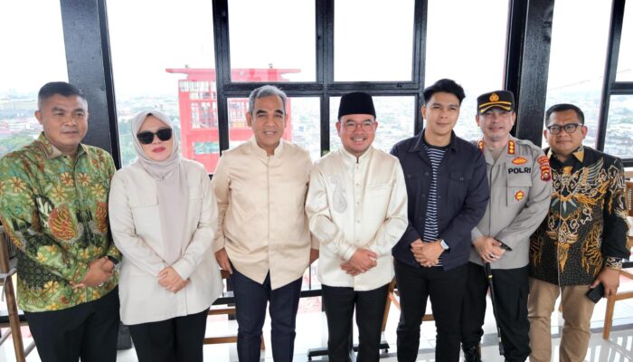 Sebut Sebagai Jembatan Legendaris, Ketua MPR RI Deg-degan Berkesempatan Naiki Menara Jembatan Ampera