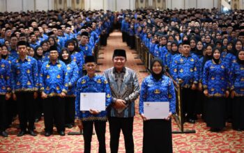 Gubernur Herman Deru Serahkan SK kepada PPPK Tertua dan Termuda, Simbol Dedikasi dan Harapan Baru