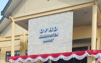 K MAKI Soroti DPRD Lahat Beli iPad Habiskan 1,6 Miliar: Rakyat Disuruh Irit, Dewan Bergaya Elit