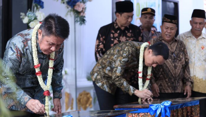 Gubernur Sumsel Terpukau! Tanpa APBD, Warga Kerta Mukti Bangun Kantor Desa Megah