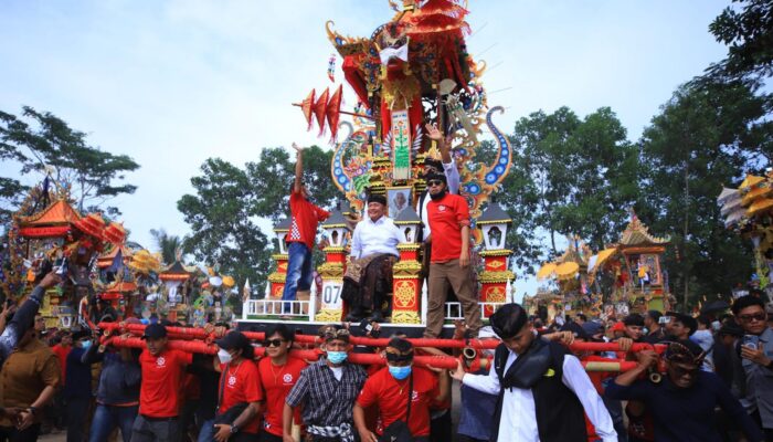 Adat Bali di Bumi Komering, Herman Deru Dapat Gelar Pelinggih Agung