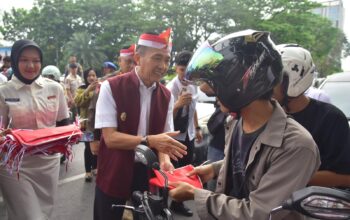 Semarak HUT RI ke-80, Pemkot Bagikan 3.000 Bendera untuk Warga Palembang