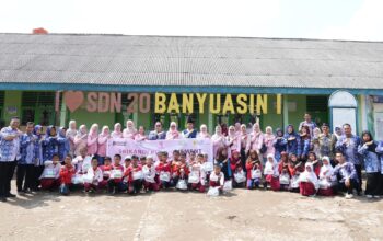 Srikandi PLN IP UBP Keramasan Edukasi Listrik Aman dan Salurkan Bantuan untuk SD Negeri 20 Banyuasin 1