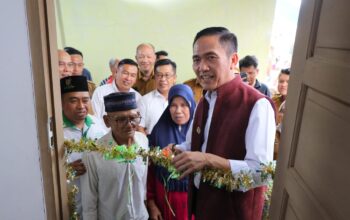 Program Bedah Rumah Palembang Rampungkan Unit ke-23, Wali Kota Serahkan Kunci ke Warga