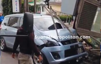 Suzuki Ertiga Hantam JPO Garuda Dempo, BPKARSS Pastikan Operasional LRT Tidak Terganggu