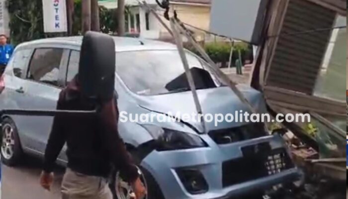 Suzuki Ertiga Hantam JPO Garuda Dempo, BPKARSS Pastikan Operasional LRT Tidak Terganggu