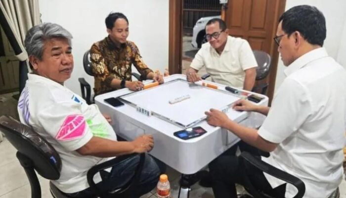 Pose Domino Menteri Kehutanan dan Eks Tersangka Tuai Sorotan