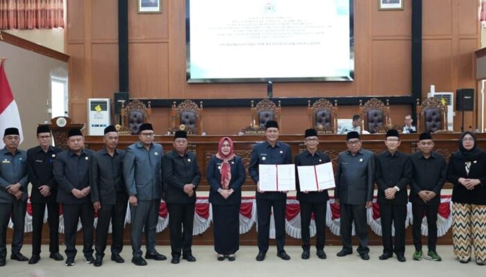 Raperda APBD-P 2025 Muara Enim Disahkan, Defisit Rp632 Miliar Ditutup Surplus