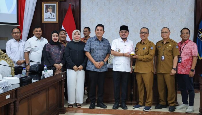 Pemkot Palembang Dalami Pengelolaan Gas dan Reklame di Kota Surabaya