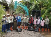 Tanggap Bencana Dini, PLN NP UP Sebalang Keruk Sedimentasi Sungai, Lindungi Dua Dusun dari Ancaman Banjir