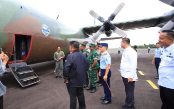 Gubernur Sumsel Lepas 14,9 Ton Bantuan Kemanusiaan ke Sumbar dengan Hercules TNI AU