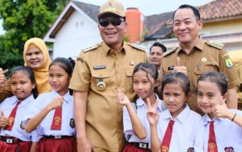 Perkuat Ekonomi Keluarga, Galak Ngerjut Diluncurkan Bersama Bantuan Seragam Sekolah
