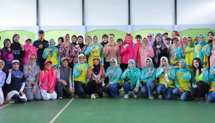 Ketua GOW Palembang Buka Turnamen Tenis PERWOSI 2025, Dorong Perempuan Aktif dan Berprestasi
