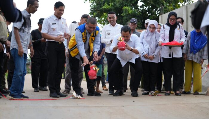 Jawab Keluhan Warga, Bupati Askolani Resmikan Dua Jalan Vital di Talang Kelapa
