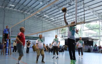 Laga Persahabatan Wali Kota dan Wakil Wali Kota Palembang Warnai Penutupan Voli Walikota Cup 2025