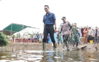 Bupati OKI Tinjau Banjir Air Sugihan, Empat Pintu Air Segera Diperbaiki