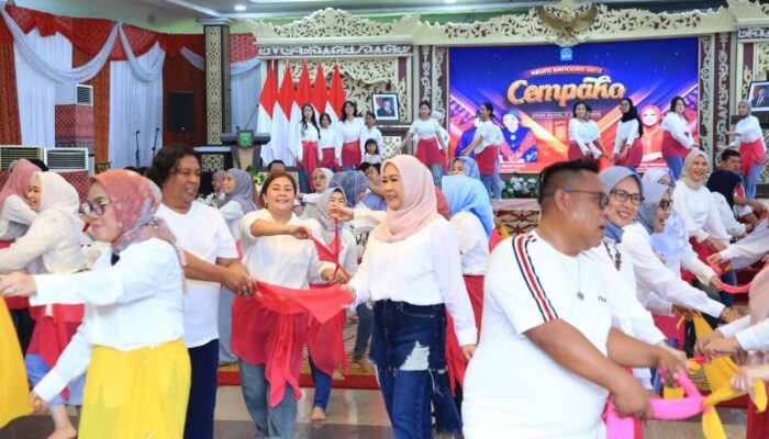Feby Deru Tampil Energik Menari di Reuni Sanggar Seni Cempako