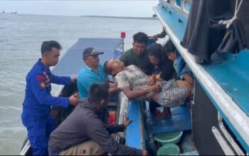 Nahkoda KM Kurnia Meninggal Saat Melaut, Ditpolairud Polda Sumsel Kerahkan Ambulans Apung Evakuasi Jenazah