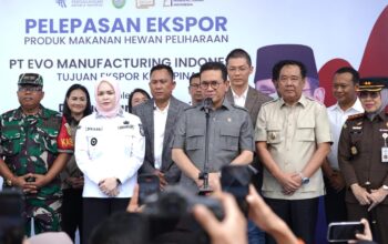 Didampingi Wagub Cik Ujang, Mendag Lepas Ekspor Perdana Pakan Hewan ke Filipina