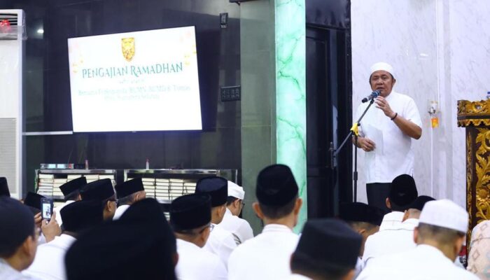 Suasana Haru di Pengajian Ramadhan, Herman Deru Ajak Jemaah Doakan Alex Noerdin