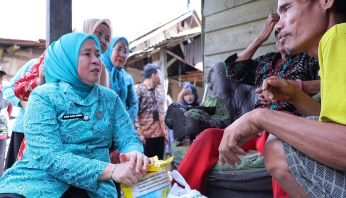 Bawa Berkah Ramadhan, TP PKK Palembang Salurkan Bantuan untuk Warga TPA