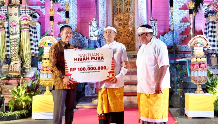 Hadiri Dharma Santi Nyepi 2026, Ratu Dewa Serahkan Bantuan untuk Pura Agung Sriwijaya