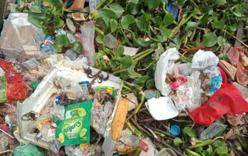 Sungai Dipenuhi Sampah, Aktivitas Warga Terganggu