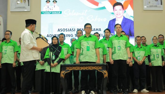 Wawako Prima Salam Soroti Maraknya Reklame Ilegal di Palembang Saat Pengukuhan APASS