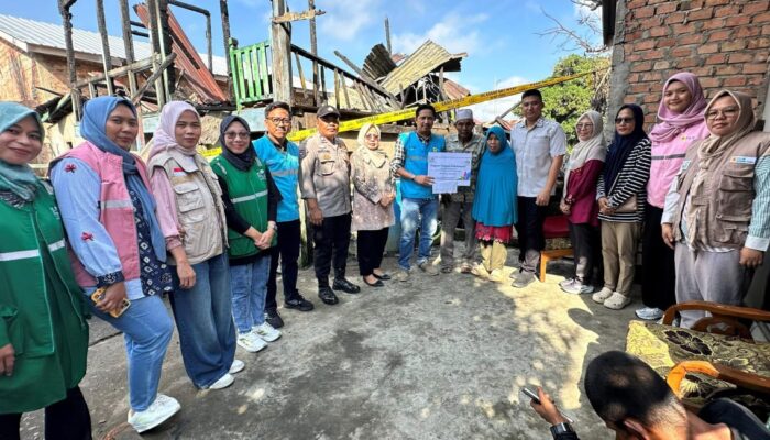 Gerak Cepat, PLN Indonesia Power UBP Keramasan Bantu Korban Kebakaran di Kertapati