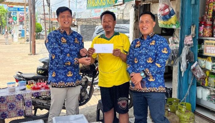 Satpol PP Palembang Berikan Ganti Rugi ke Warga Terdampak Pembongkaran Ruko