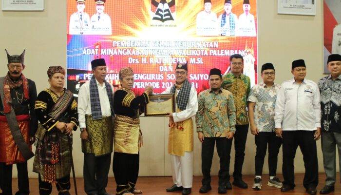 Terima Gelar “Sutan Malin Batuah”, Ratu Dewa Dinilai Junjung Nilai Adat dan Kebersamaan
