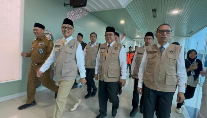 Menteri Haji Tinjau Langsung Keberangkatan Kloter 9 di Palembang, 435 Jemaah Dilepas ke Tanah Suci