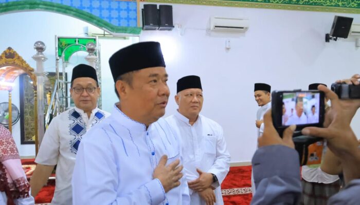 Safari Jumat di Masjid Al-Ikhlas, Cik Ujang Siapkan Bantuan Sapi Kurban