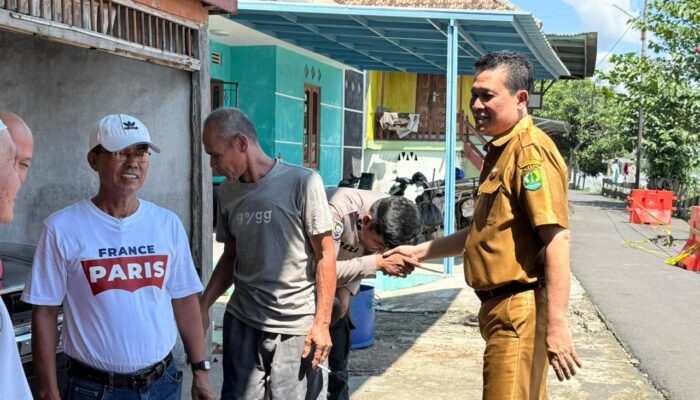 Sekda Muba Tinjau Lokasi Longsor di Soak Baru, Warga Diminta Waspada