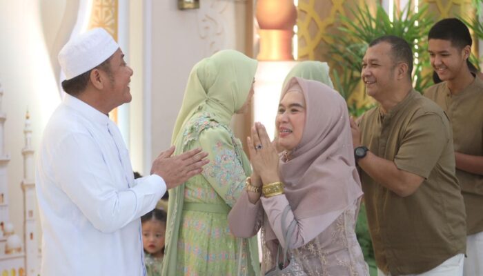 Herman Deru Buka Pintu Griya Agung, Masyarakat Rasakan Iduladha Tanpa Sekat