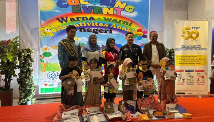 Mahasiswa KPI UIN Raden Fatah Palembang Gelar Lomba Mewarnai di Transmart