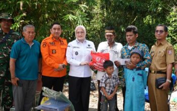 Wabup Banyuasin Santuni Keluarga Korban Tenggelam di Rambutan, Ingatkan Warga Waspadai Buaya