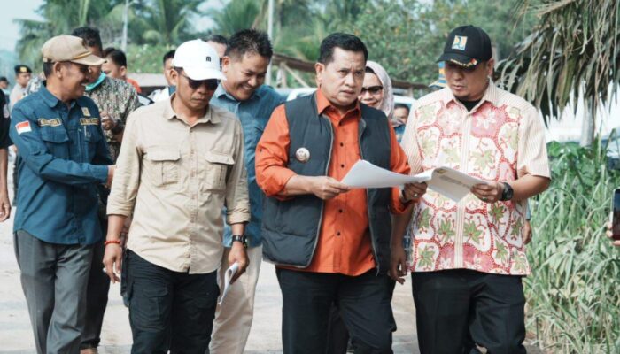 Bupati Askolani Tinjau Jalan Diportal Warga, Tegaskan Truk Over Tonase Harus Ditertibkan