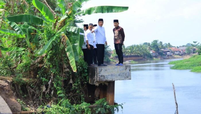 Wagub Sumsel Tinjau Jalan Longsor di Ogan Ilir, Minta Desa Segera Ajukan Proposal Perbaikan