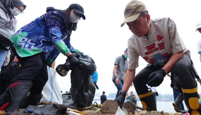 700 Orang Turun ke Sungai Musi, Ratu Dewa Ajak Warga Hentikan Kebiasaan Buang Sampah