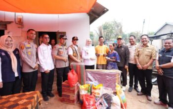 Tak Hanya Bantuan Logistik, Pemkab Banyuasin Urus Dokumen Korban Kebakaran